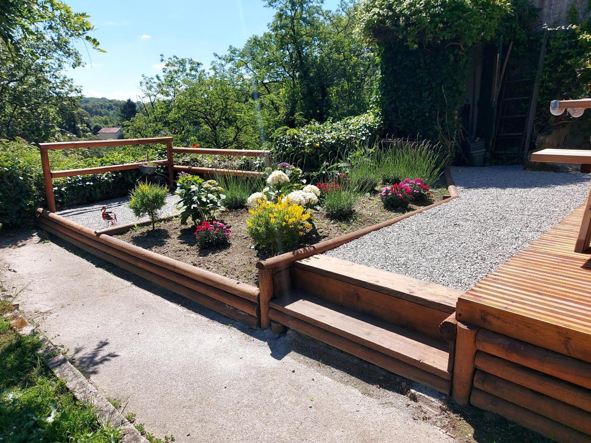 Charming Two Bedroom Gite With Beautiful Gardens Confolens Exterior photo