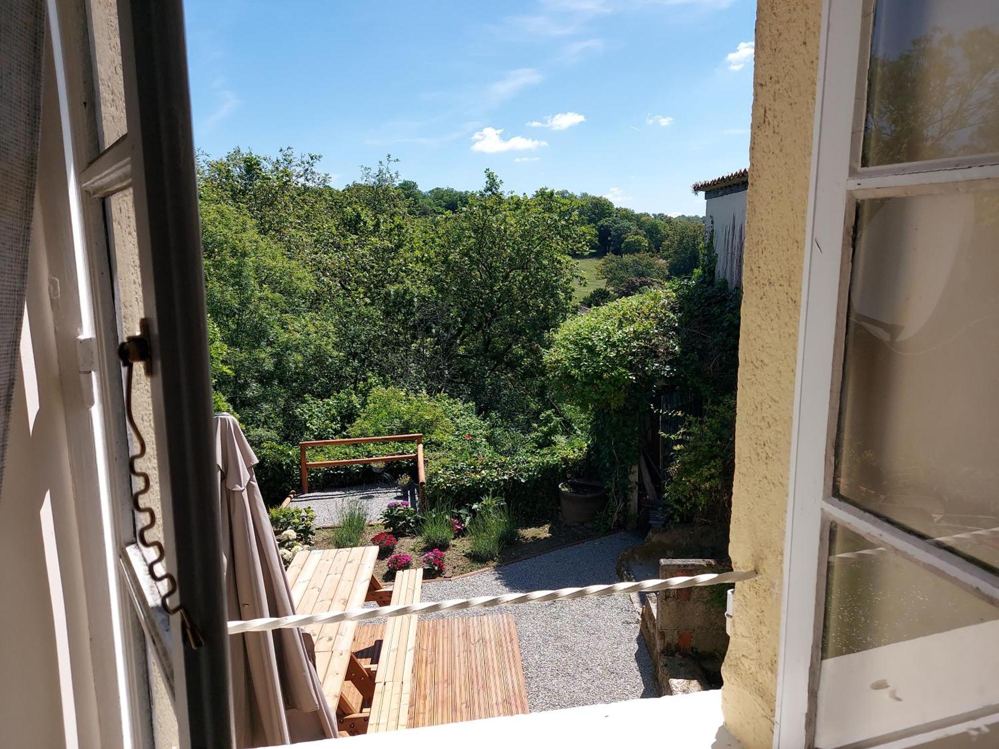 Charming Two Bedroom Gite With Beautiful Gardens Confolens Exterior photo