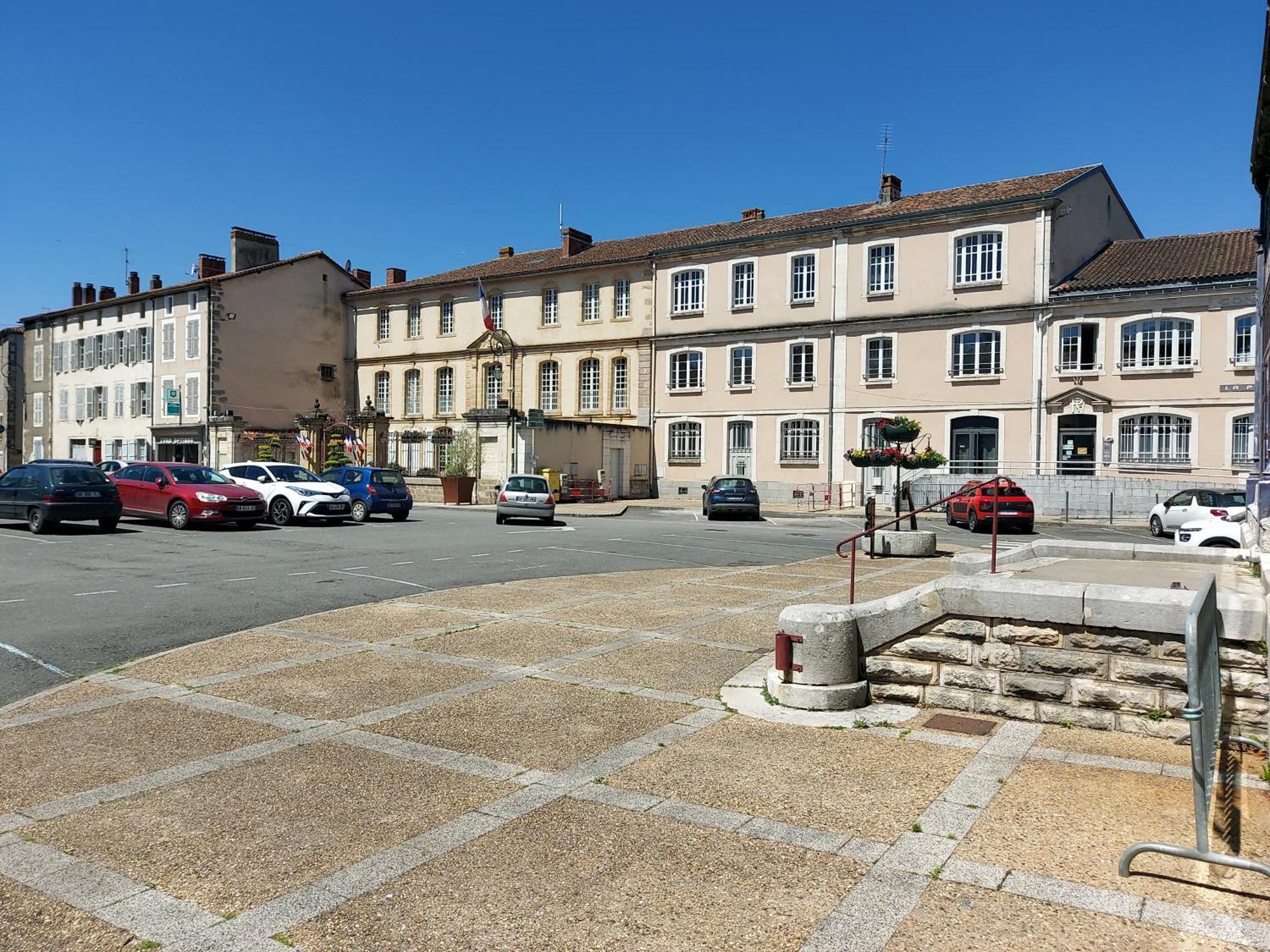 Charming Two Bedroom Gite With Beautiful Gardens Confolens Exterior photo